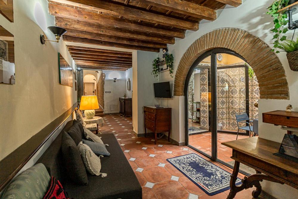 The Ancient Serragli Court Apartamento *