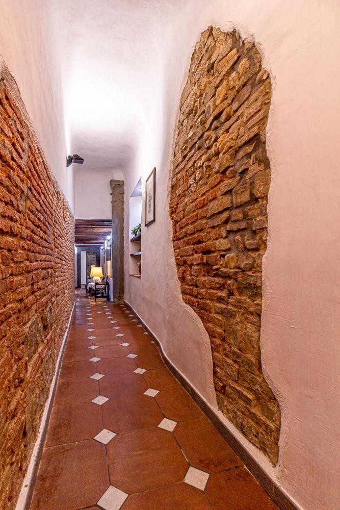 The Ancient Serragli Court Apartamento