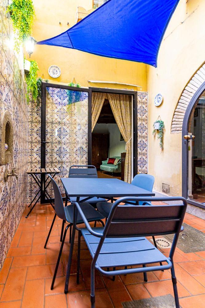 The Ancient Serragli Court * Florencia